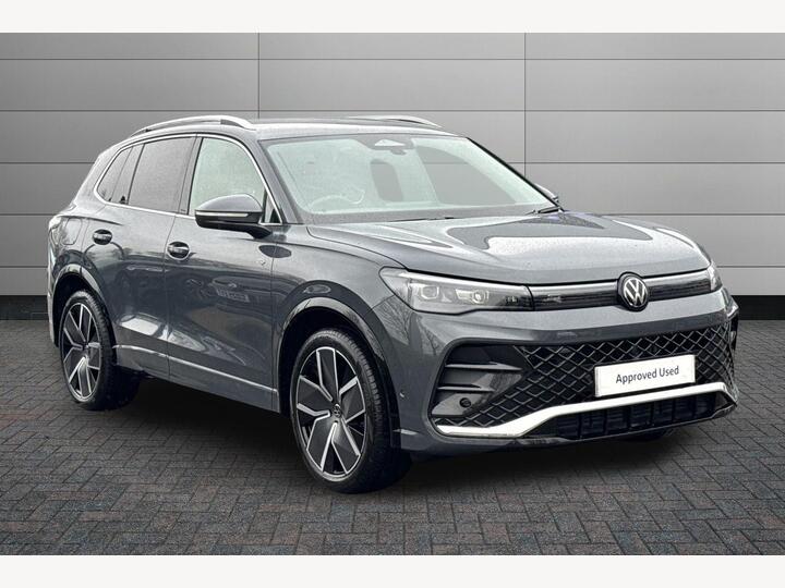 Volkswagen Tiguan 1.5 ETSI MHEV R-Line DSG Euro 6 (s/s) 5dr Volkswagen Tiguan 1.5 ETSI MHEV R-Line DSG Euro 6 (s/s) 5dr