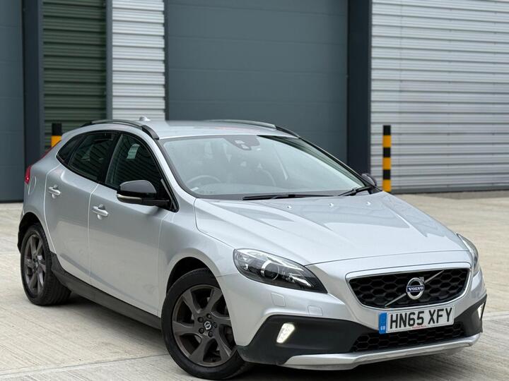 Volvo V40 Cross Country 2.0 D2 Lux Auto Euro 6 (s/s) 5dr Volvo V40 Cross Country 2.0 D2 Lux Auto Euro 6 (s/s) 5dr