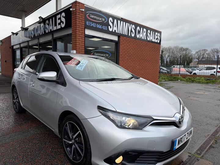 Toyota Auris 1.2 VVT-i Design Euro 6 (s/s) 5dr (Safety Sense)