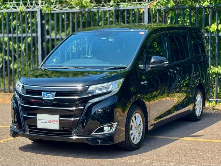 Toyota Noah Hybrid G