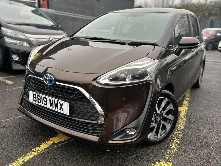 Toyota Sienta 1.5 Hybrid 7 Seats VVhT CVT