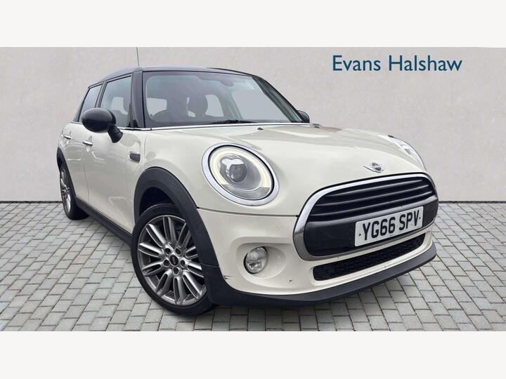 MINI HATCHBACK DIESEL 1.5 Cooper D 5dr Auto [Chili/Media Pack XL]