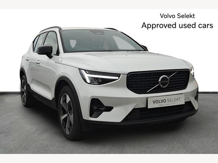 Volvo XC40 2.0 B3 MHEV Plus Dark DCT Auto Euro 6 (s/s) 5dr