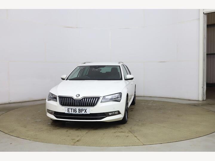 Skoda Superb 2.0 TDI Laurin & Klement Euro 6 (s/s) 5dr Skoda Superb 2.0 TDI Laurin & Klement Euro 6 (s/s) 5dr