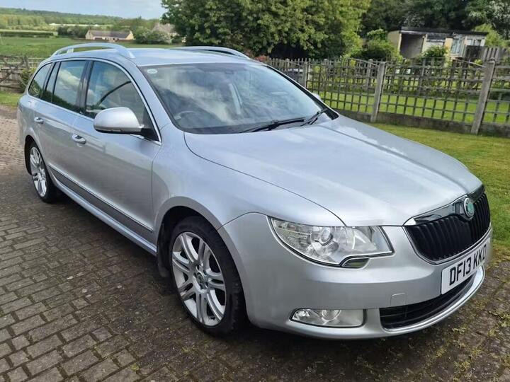 Skoda Superb 2.0 TDI Elegance DSG Euro 5 (s/s) 5dr