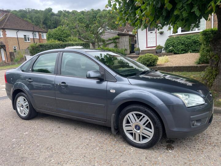 Ford Focus 1.6 Ghia 4dr