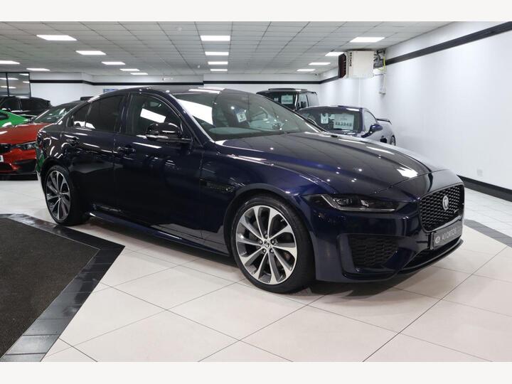 Jaguar XE 2.0 D200 MHEV R-Dynamic SE Black Auto Euro 6 (s/s) 4dr