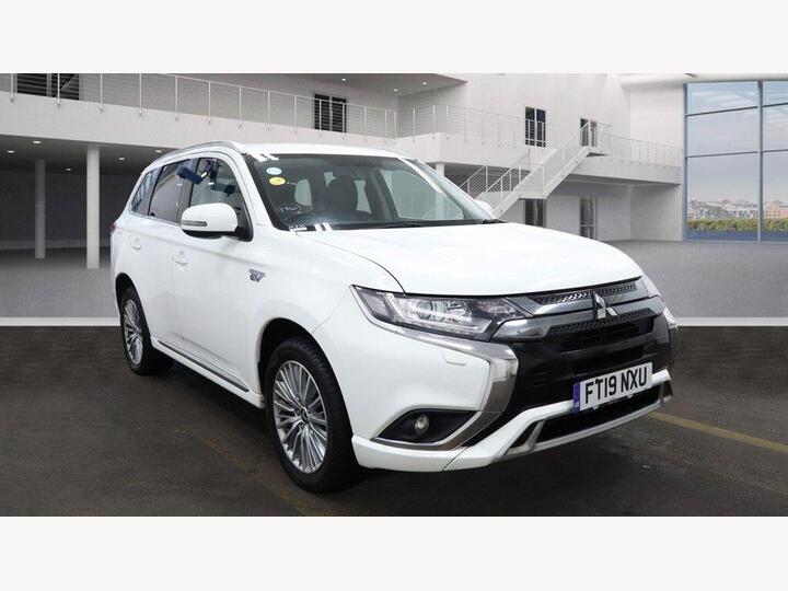 Mitsubishi Outlander 2.4h TwinMotor 13.8kWh Juro CVT 4WD Euro 6 (s/s) 5dr Mitsubishi Outlander 2.4h TwinMotor 13.8kWh Juro CVT 4WD Euro 6 (s/s) 5dr