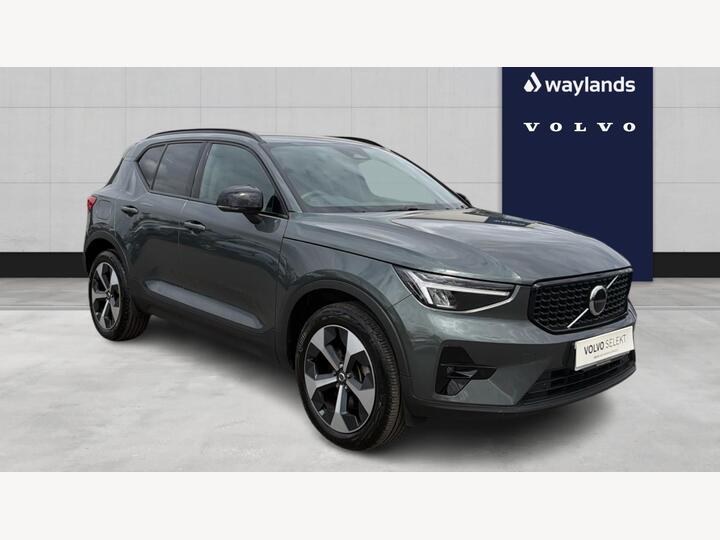 Volvo XC40 2.0 B4 MHEV Plus Dark DCT Auto Euro 6 (s/s) 5dr