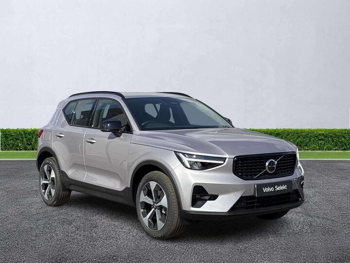 Volvo XC40 2.0 B3 MHEV Plus Dark DCT Auto Euro 6 (s/s) 5dr