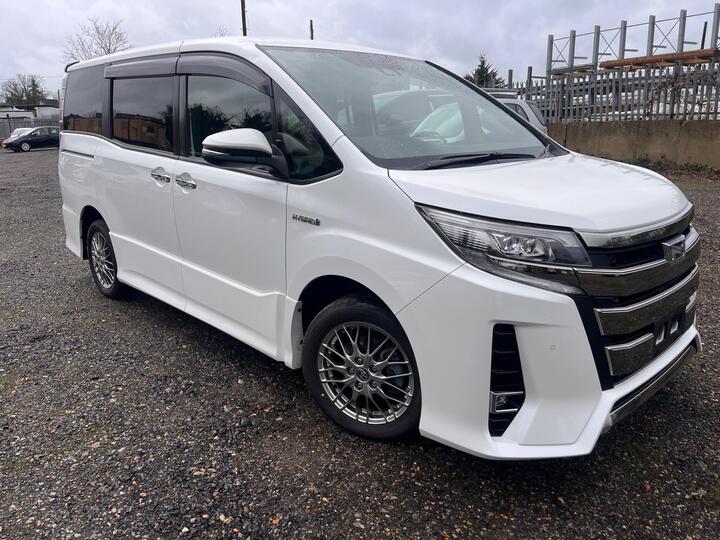 Toyota Voxy 1.8 PETROL HYBRID LUXURY PACKAGE