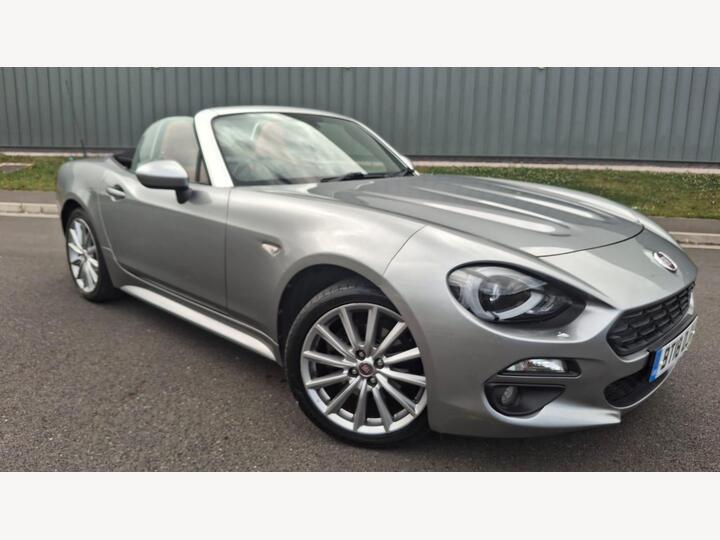 Fiat 124 Spider 1.4 MultiAir Lusso Plus Euro 6 2dr Fiat 124 Spider 1.4 MultiAir Lusso Plus Euro 6 2dr