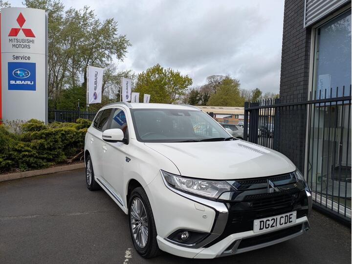 Mitsubishi Outlander 2.4h TwinMotor 13.8kWh Dynamic Safety CVT 4WD Euro 6 (s/s) 5dr Mitsubishi Outlander 2.4h TwinMotor 13.8kWh Dynamic Safety CVT 4WD Euro 6 (s/s) 5dr