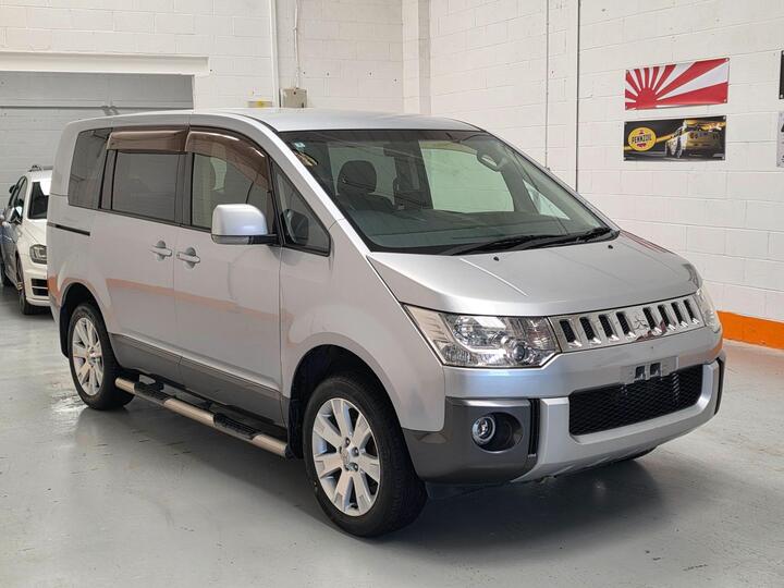 Mitsubishi Delica 2.4 4WD PETROL AUTOMATIC G POWER 7 SEAT