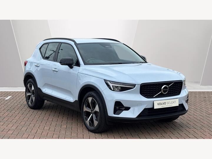 Volvo XC40 2.0 B4 MHEV Plus Dark DCT Auto Euro 6 (s/s) 5dr