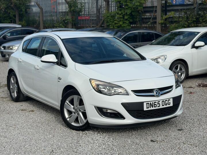 Vauxhall Astra 2.0 CDTi EcoFLEX SRi Euro 5 (s/s) 5dr Vauxhall Astra 2.0 CDTi EcoFLEX SRi Euro 5 (s/s) 5dr