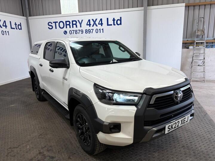 Toyota HILUX 2.8 D-4D Invincible X 4WD Euro 6 (s/s) 4dr