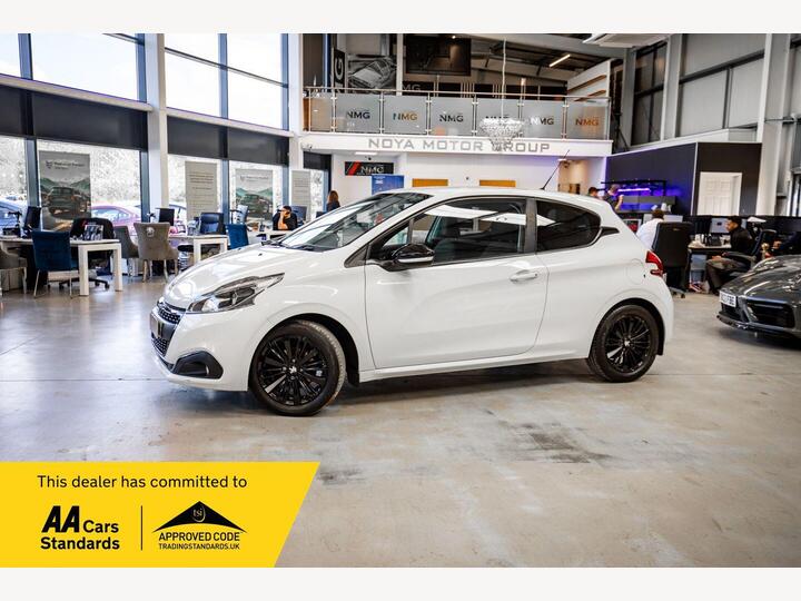 Peugeot 208 1.2 PureTech Black Edition Euro 6 3dr