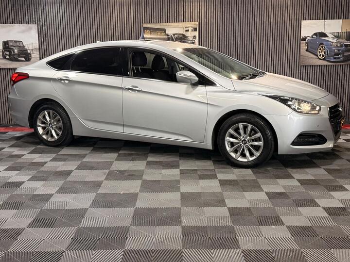 Hyundai I40 1.7 CRDi Blue Drive SE Nav Euro 6 (s/s) 4dr Hyundai I40 1.7 CRDi Blue Drive SE Nav Euro 6 (s/s) 4dr