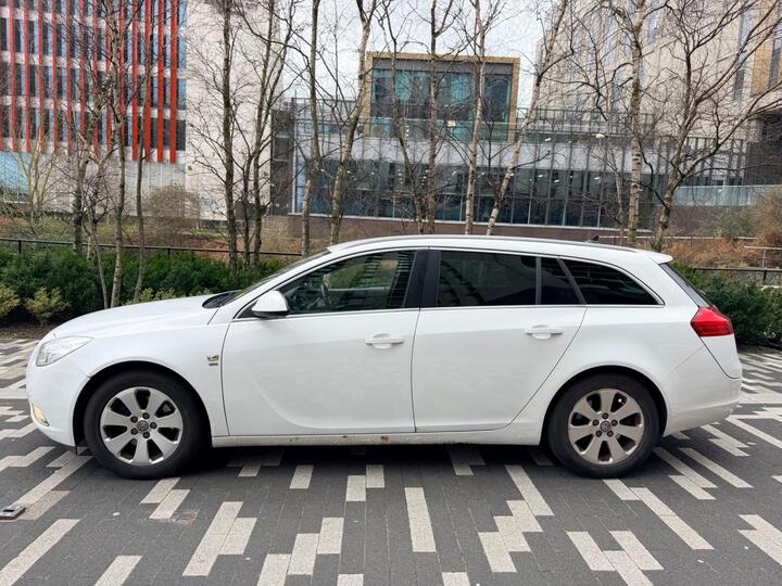 Vauxhall Insignia 2.0 CDTi EcoFLEX SRi Nav Sports Tourer Euro 5 (s/s) 5dr