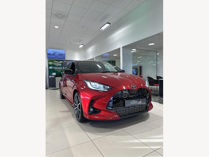 Toyota Yaris 1.5 VVT-h GR SPORT E-CVT Euro 6 (s/s) 5dr