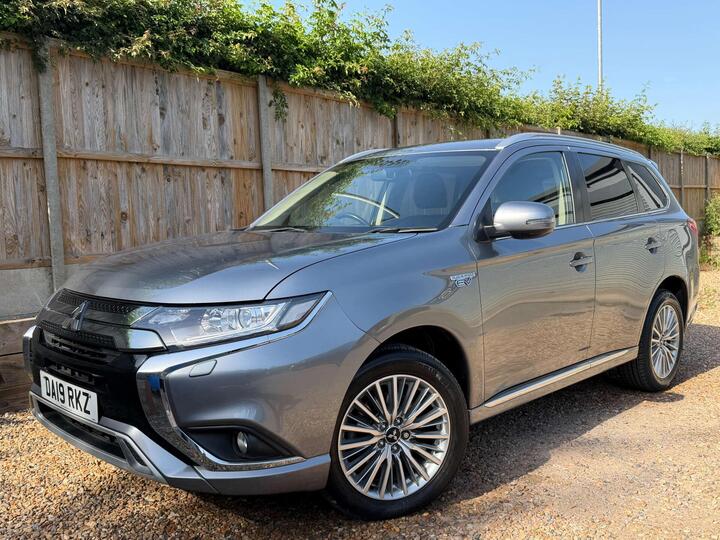 Mitsubishi OUTLANDER 2.4h TwinMotor 13.8kWh Juro CVT 4WD Euro 6 (s/s) 5dr