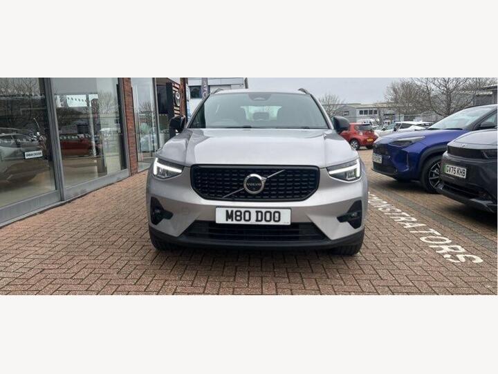Volvo XC40 2.0 B3 MHEV Plus Dark DCT Auto Euro 6 (s/s) 5dr