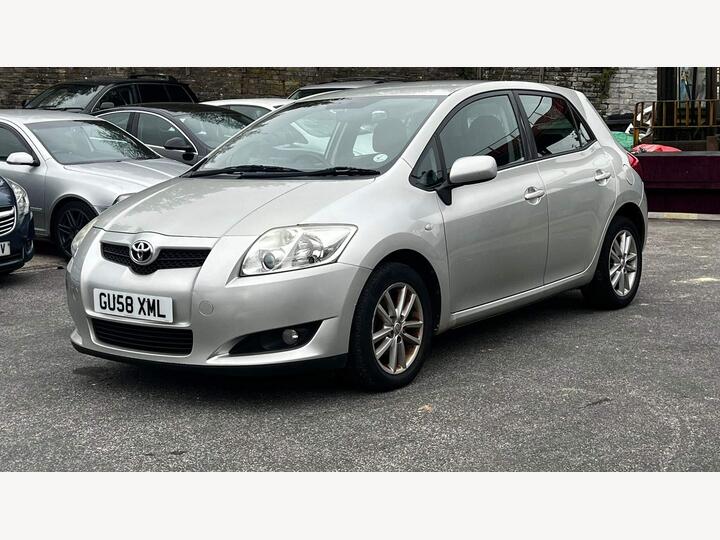 Toyota Auris 1.4 D-4D TR 5dr Toyota Auris 1.4 D-4D TR 5dr