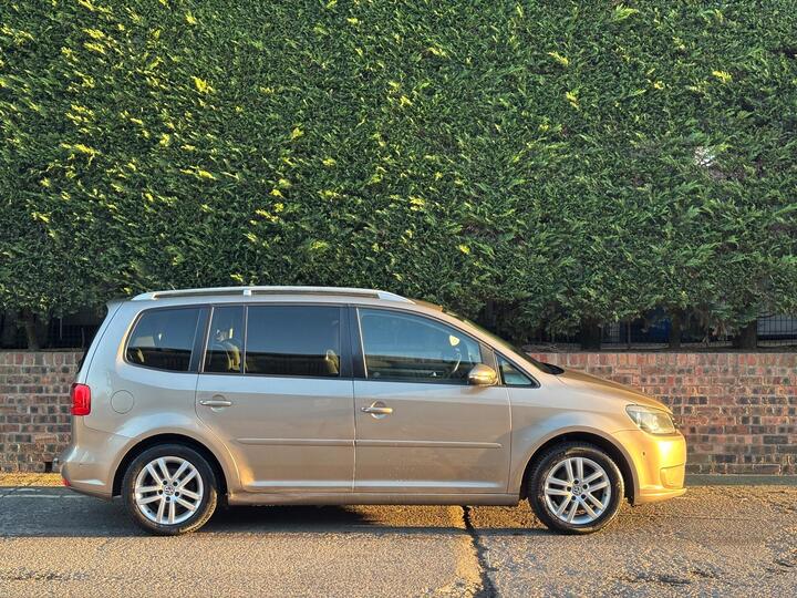 Volkswagen Touran 1.6 TDI SE Euro 5 5dr Volkswagen Touran 1.6 TDI SE Euro 5 5dr