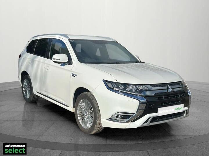 Mitsubishi OUTLANDER 2.4h TwinMotor 13.8kWh 4h CVT 4WD Euro 6 (s/s) 5dr Mitsubishi OUTLANDER 2.4h TwinMotor 13.8kWh 4h CVT 4WD Euro 6 (s/s) 5dr