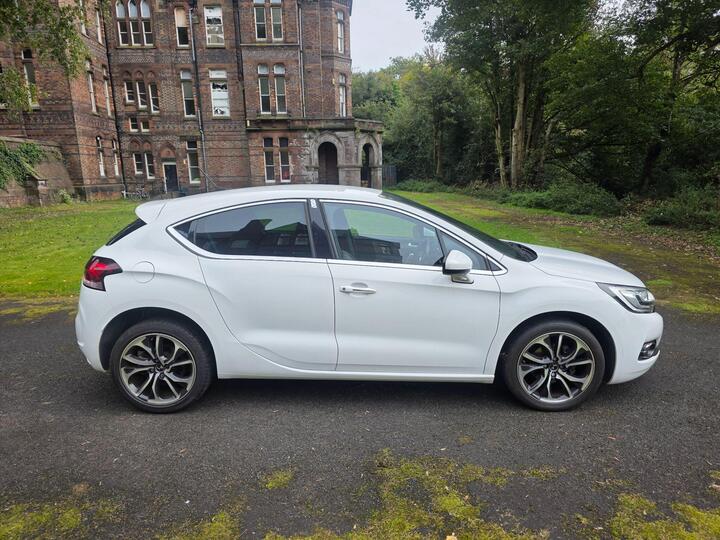 DS AUTOMOBILES DS 4 1.6 BlueHDi Prestige Euro 6 (s/s) 5dr DS AUTOMOBILES DS 4 1.6 BlueHDi Prestige Euro 6 (s/s) 5dr