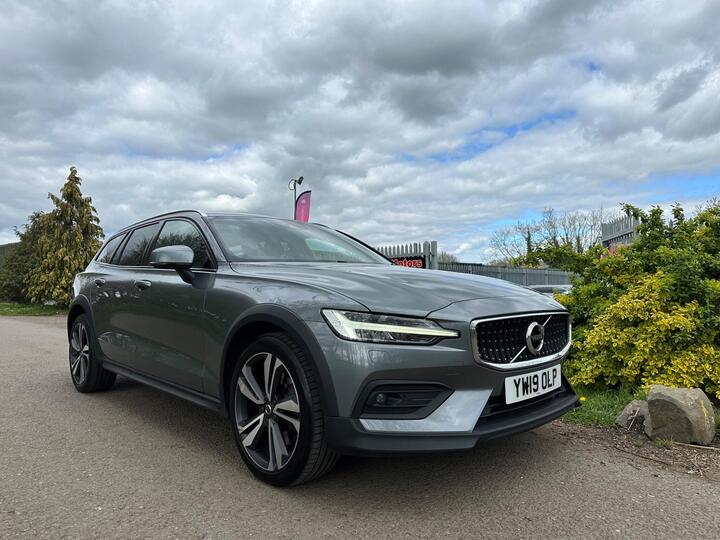 Volvo V60 Cross Country 2.0 D4 Plus Auto AWD Euro 6 (s/s) 5dr Volvo V60 Cross Country 2.0 D4 Plus Auto AWD Euro 6 (s/s) 5dr