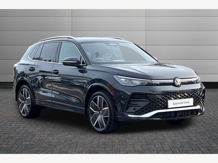 Volkswagen Tiguan 1.5 ETSI MHEV R-Line DSG Euro 6 (s/s) 5dr Volkswagen Tiguan 1.5 ETSI MHEV R-Line DSG Euro 6 (s/s) 5dr