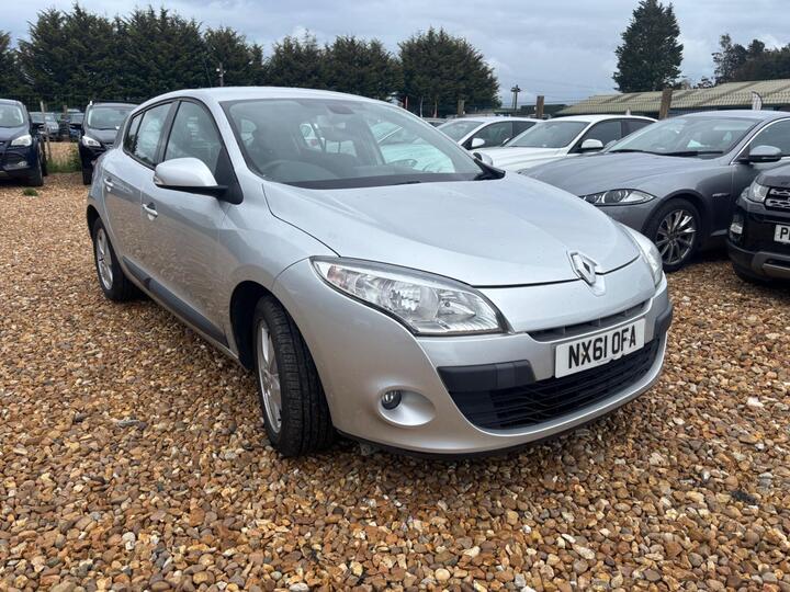 Renault Megane 1.6 16V Dynamique TomTom 3dr Renault Megane 1.6 16V Dynamique TomTom 3dr