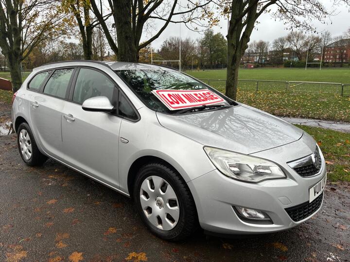 Vauxhall Astra 1.7 CDTi EcoFLEX Exclusiv Sports Tourer Euro 5 5dr Vauxhall Astra 1.7 CDTi EcoFLEX Exclusiv Sports Tourer Euro 5 5dr
