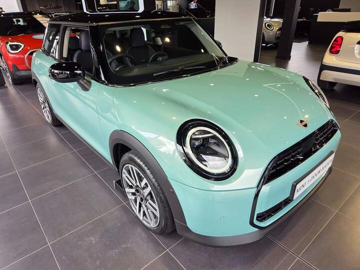 MINI Cooper 1.5C Classic Steptronic Euro 6 (s/s) 3dr