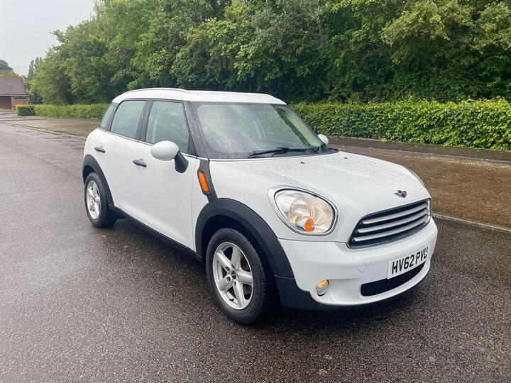 MINI Countryman 1.6 Cooper Euro 5 (s/s) 5dr MINI Countryman 1.6 Cooper Euro 5 (s/s) 5dr
