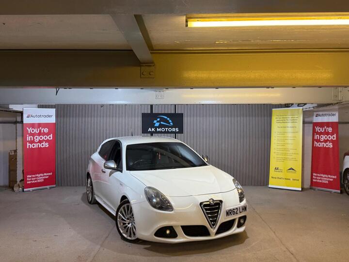 Alfa Romeo Giulietta 1.4 TB MultiAir Veloce TCT Euro 5 (s/s) 5dr Alfa Romeo Giulietta 1.4 TB MultiAir Veloce TCT Euro 5 (s/s) 5dr
