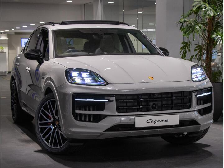 Porsche Cayenne 3.0 V6 E-Hybrid 25.9kWh S Black Edition TiptronicS 4WD Euro 6 (s/s) 5dr