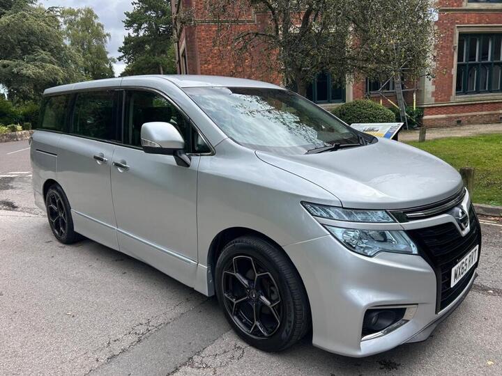 Nissan ELGRAND 2.5 Automatic.
