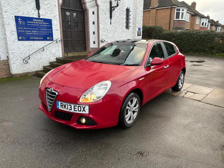 Alfa Romeo Giulietta 1.6 JTDM-2 Lusso Euro 5 (s/s) 5dr