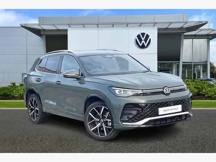 Volkswagen Tiguan 1.5 TSI EHybrid 19.7kWh R-Line DSG Euro 6 (s/s) 5dr Volkswagen Tiguan 1.5 TSI EHybrid 19.7kWh R-Line DSG Euro 6 (s/s) 5dr