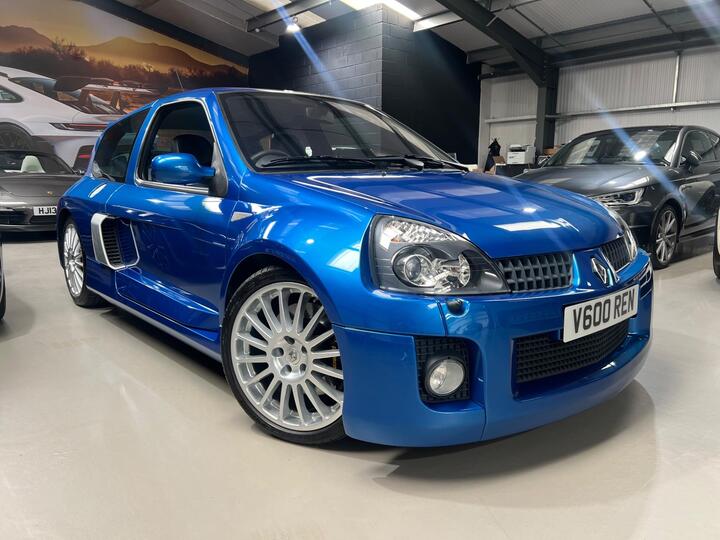 Renault Clio 3.0 V6 Sport 3dr Renault Clio 3.0 V6 Sport 3dr