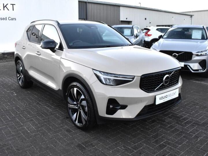 Volvo XC40 2.0 B3 MHEV Plus Dark DCT Auto Euro 6 (s/s) 5dr