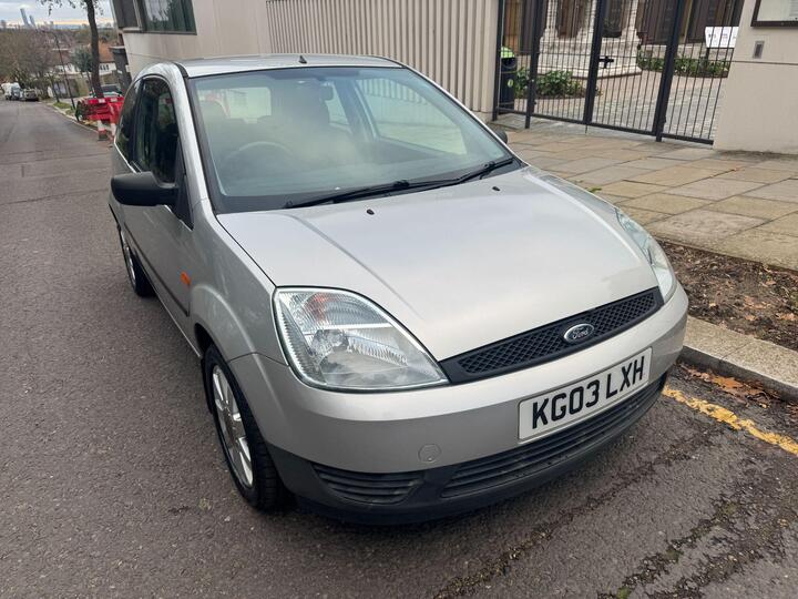Ford Fiesta 1.4 LX Durashift EST 3dr (a/c) Ford Fiesta 1.4 LX Durashift EST 3dr (a/c)