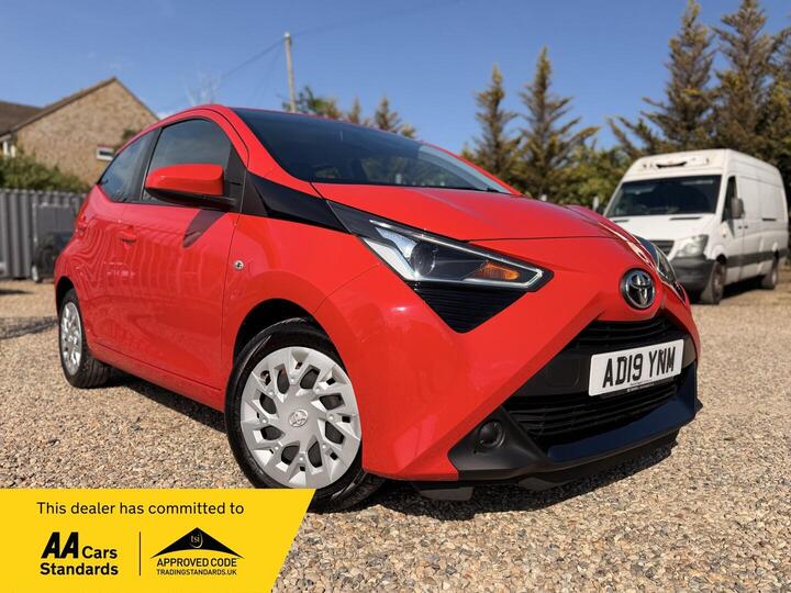 Toyota AYGO 1.0 VVT-i X-play X-shift Euro 6 5dr