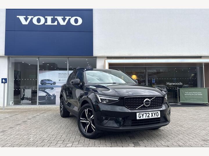 Volvo XC40 2.0 B3 MHEV Plus Dark DCT Auto Euro 6 (s/s) 5dr