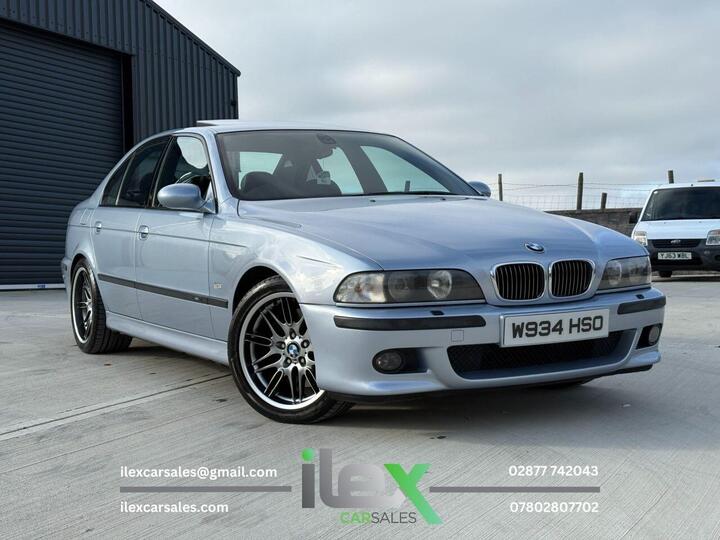 BMW M5 4.9i 4dr