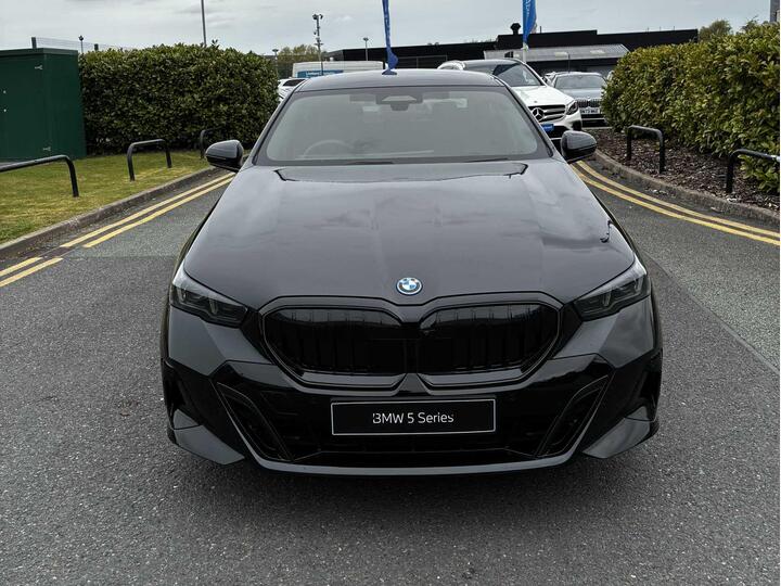 BMW 5 SERIES 3.0 550e 22.1kWh M Sport Pro Steptronic XDrive Euro 6 (s/s) 4dr BMW 5 SERIES 3.0 550e 22.1kWh M Sport Pro Steptronic XDrive Euro 6 (s/s) 4dr