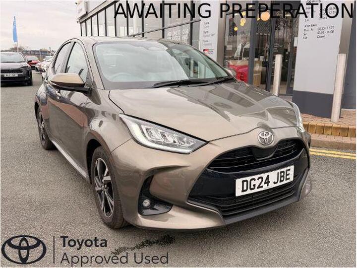 Toyota Yaris 1.5 VVT-h Design E-CVT Euro 6 (s/s) 5dr